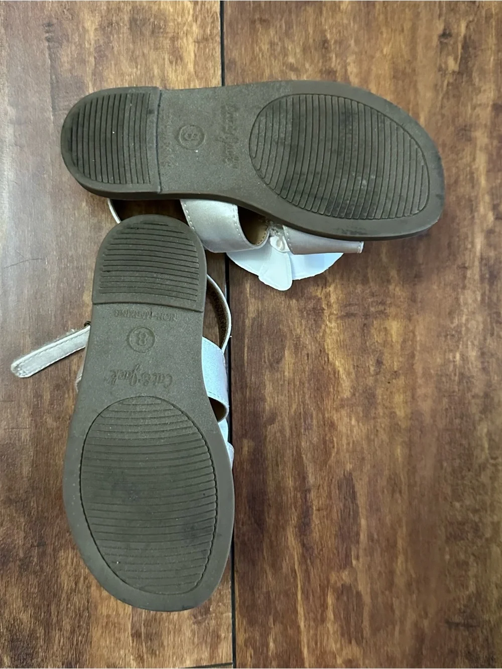 Gold Flower-Accent Girls Sandals by Cat & Jack - size 8